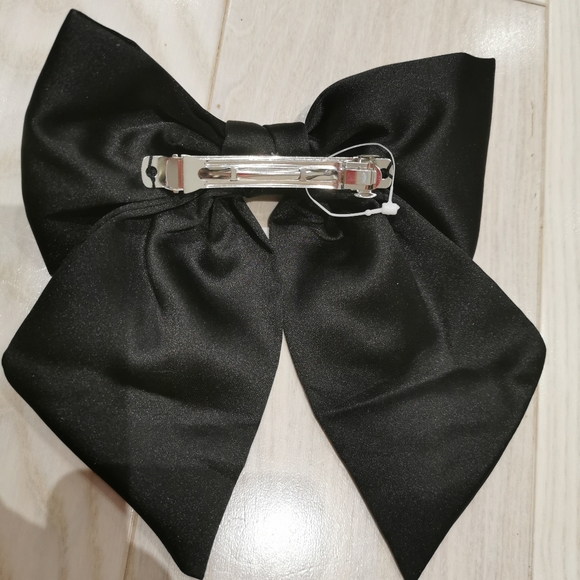 Metal Hair clips with large bow and rhinestone s - Picture 2 of 4